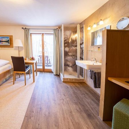 Fruehstueckspension Gaestehaus Zum Weissen Roessl Wallgau Luaran gambar