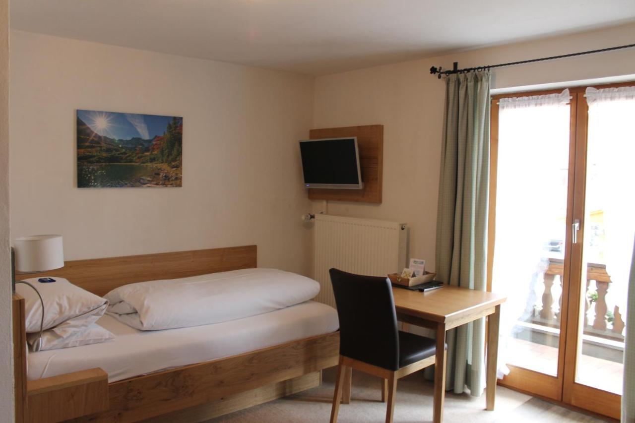Fruehstueckspension Gaestehaus Zum Weissen Roessl Wallgau Luaran gambar