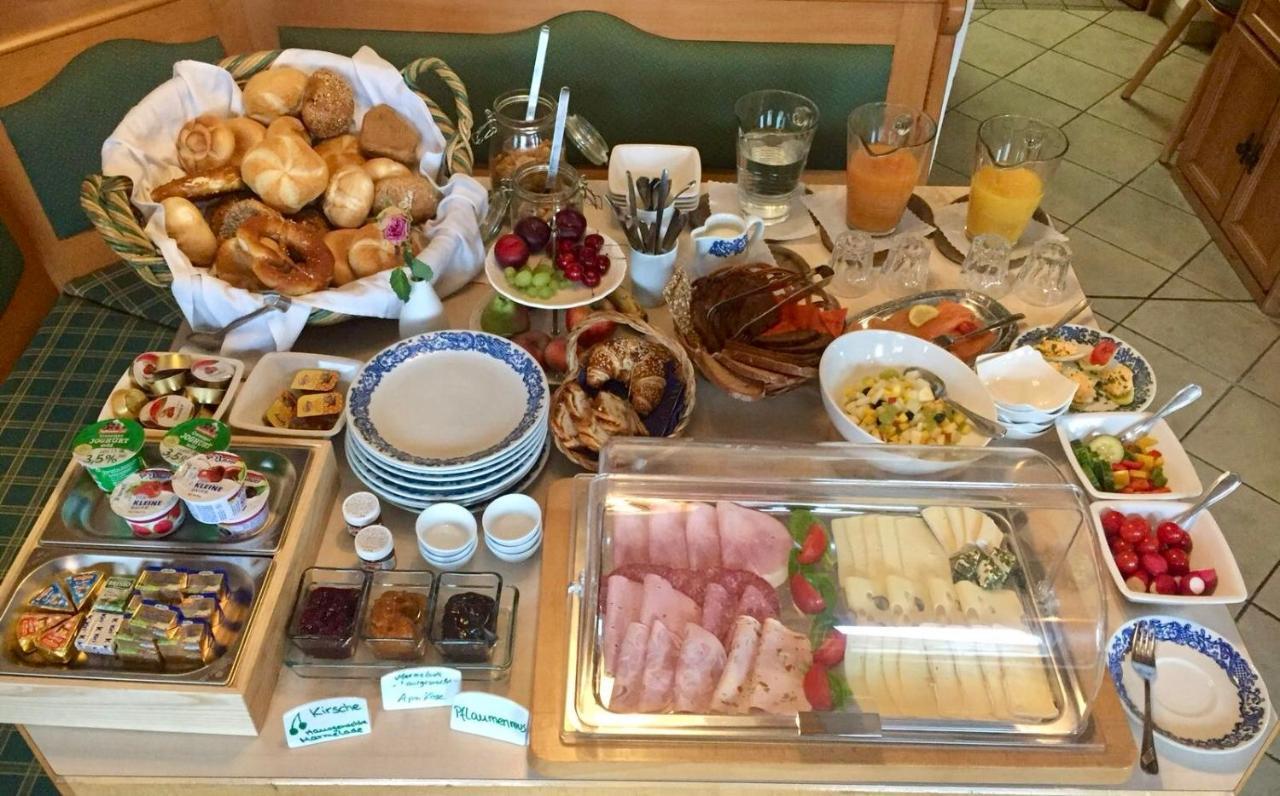 Fruehstueckspension Gaestehaus Zum Weissen Roessl Wallgau Luaran gambar