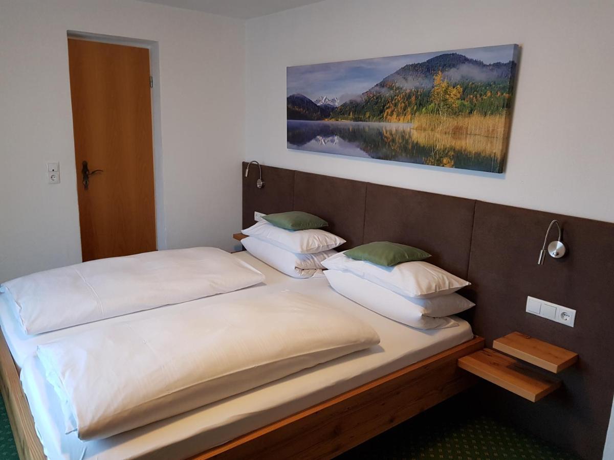 Fruehstueckspension Gaestehaus Zum Weissen Roessl Wallgau Luaran gambar