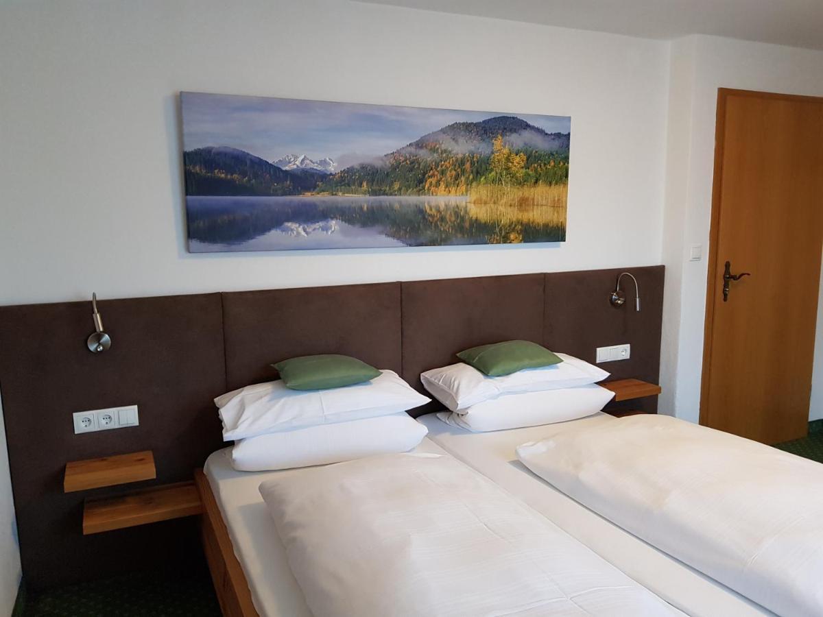 Fruehstueckspension Gaestehaus Zum Weissen Roessl Wallgau Luaran gambar