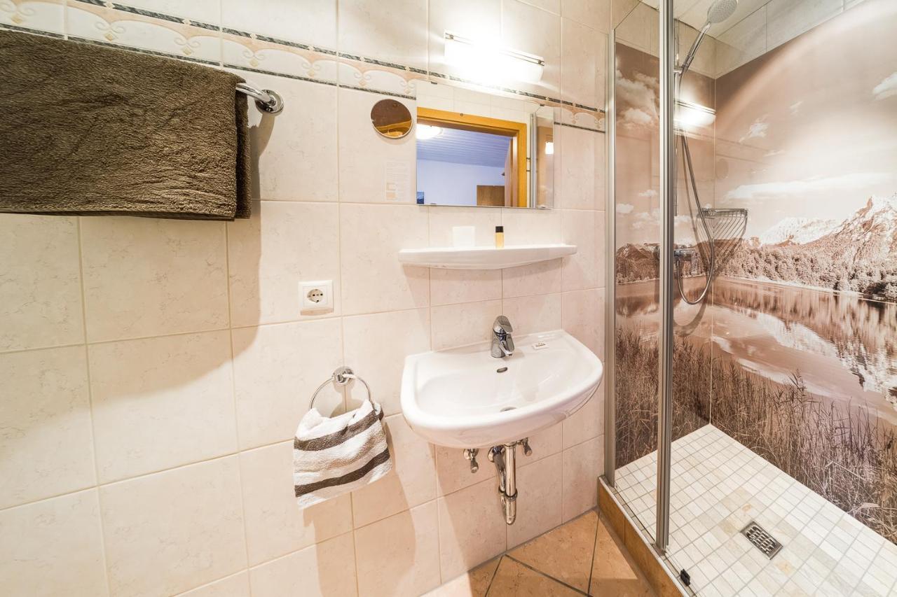 Fruehstueckspension Gaestehaus Zum Weissen Roessl Wallgau Luaran gambar
