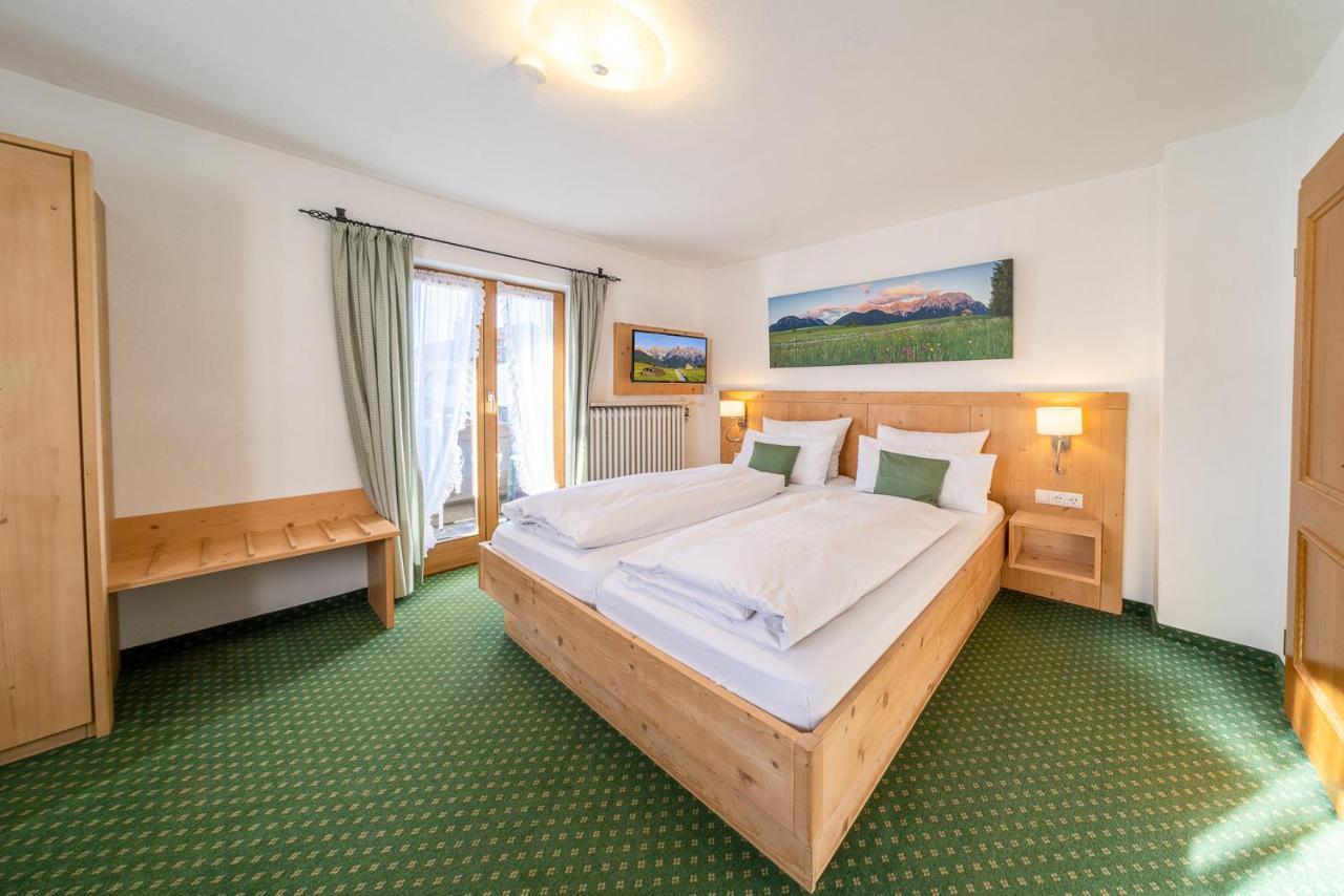 Fruehstueckspension Gaestehaus Zum Weissen Roessl Wallgau Luaran gambar