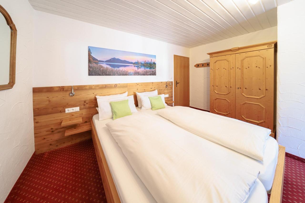 Fruehstueckspension Gaestehaus Zum Weissen Roessl Wallgau Luaran gambar