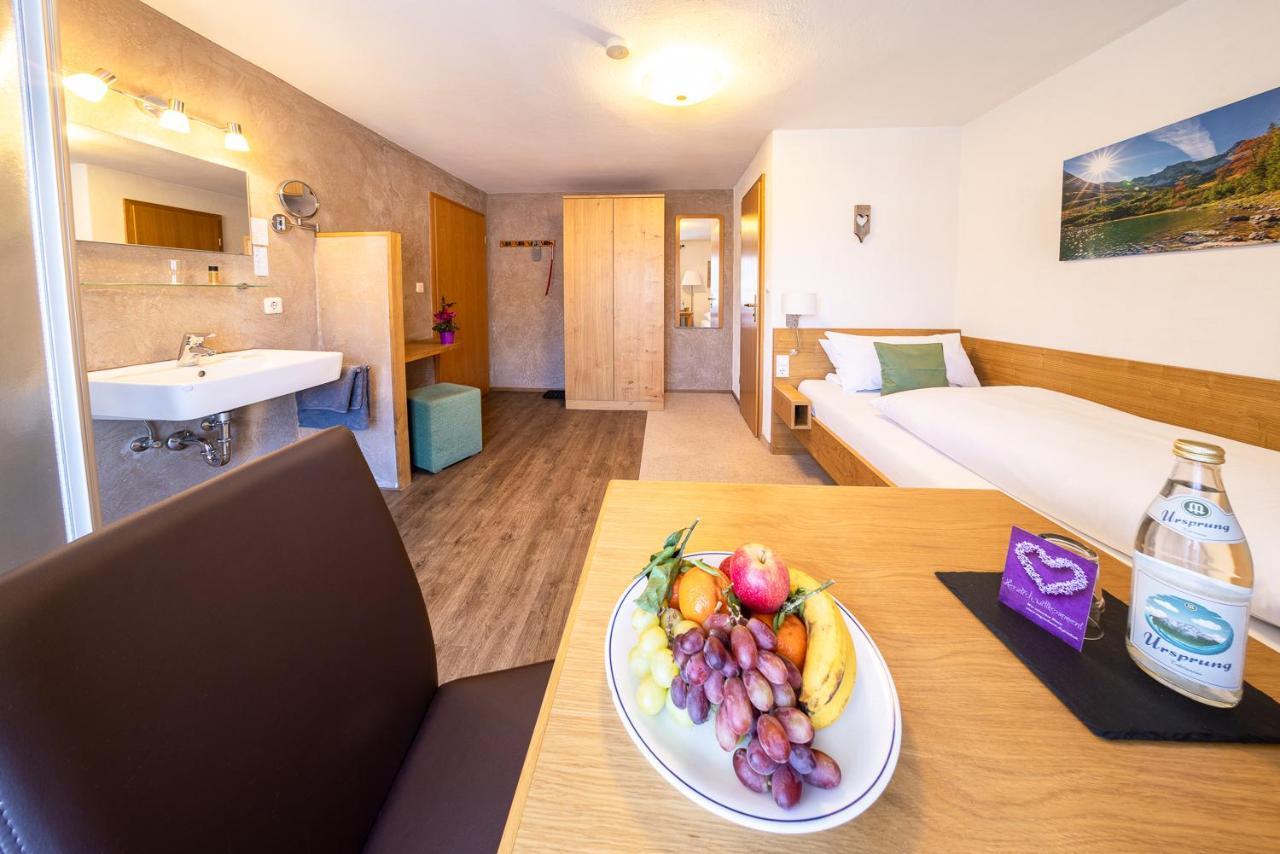 Fruehstueckspension Gaestehaus Zum Weissen Roessl Wallgau Luaran gambar
