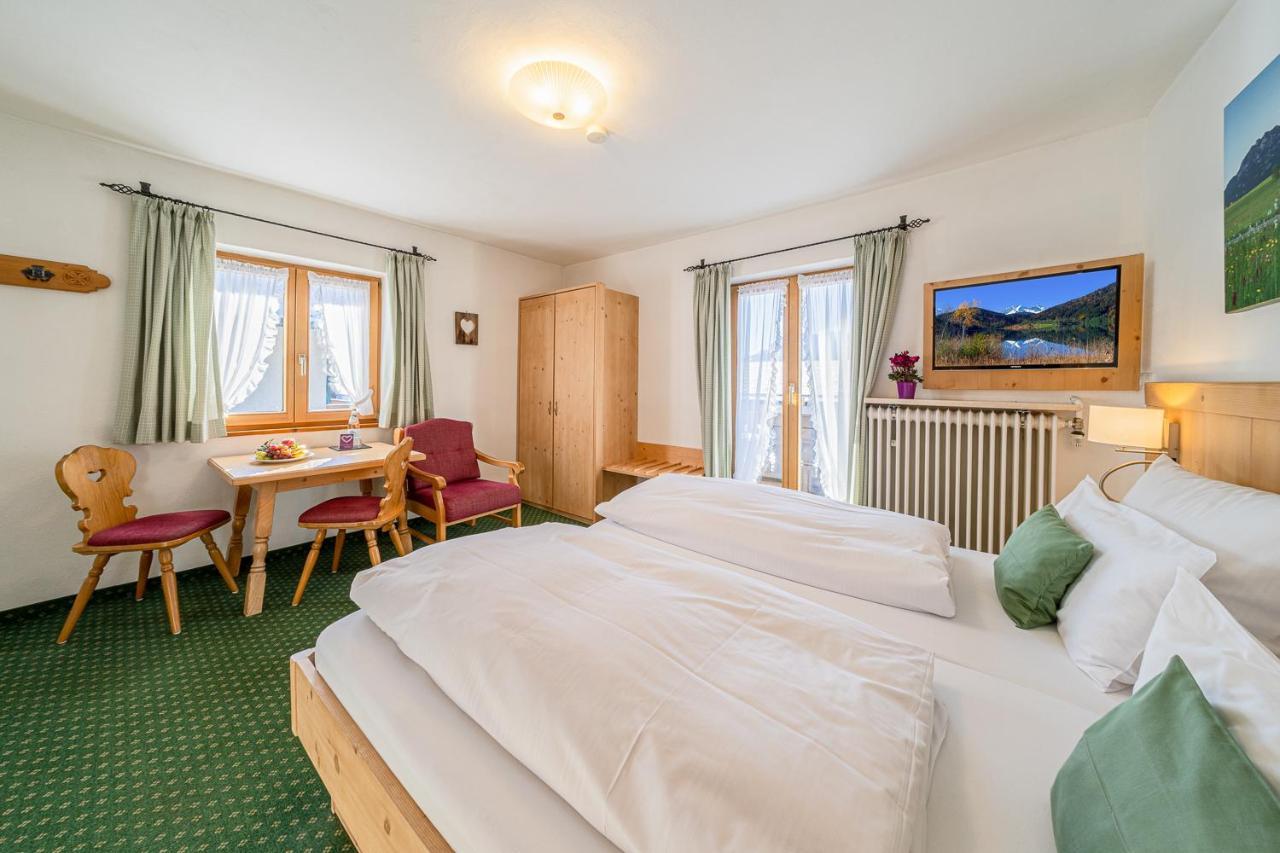 Fruehstueckspension Gaestehaus Zum Weissen Roessl Wallgau Luaran gambar