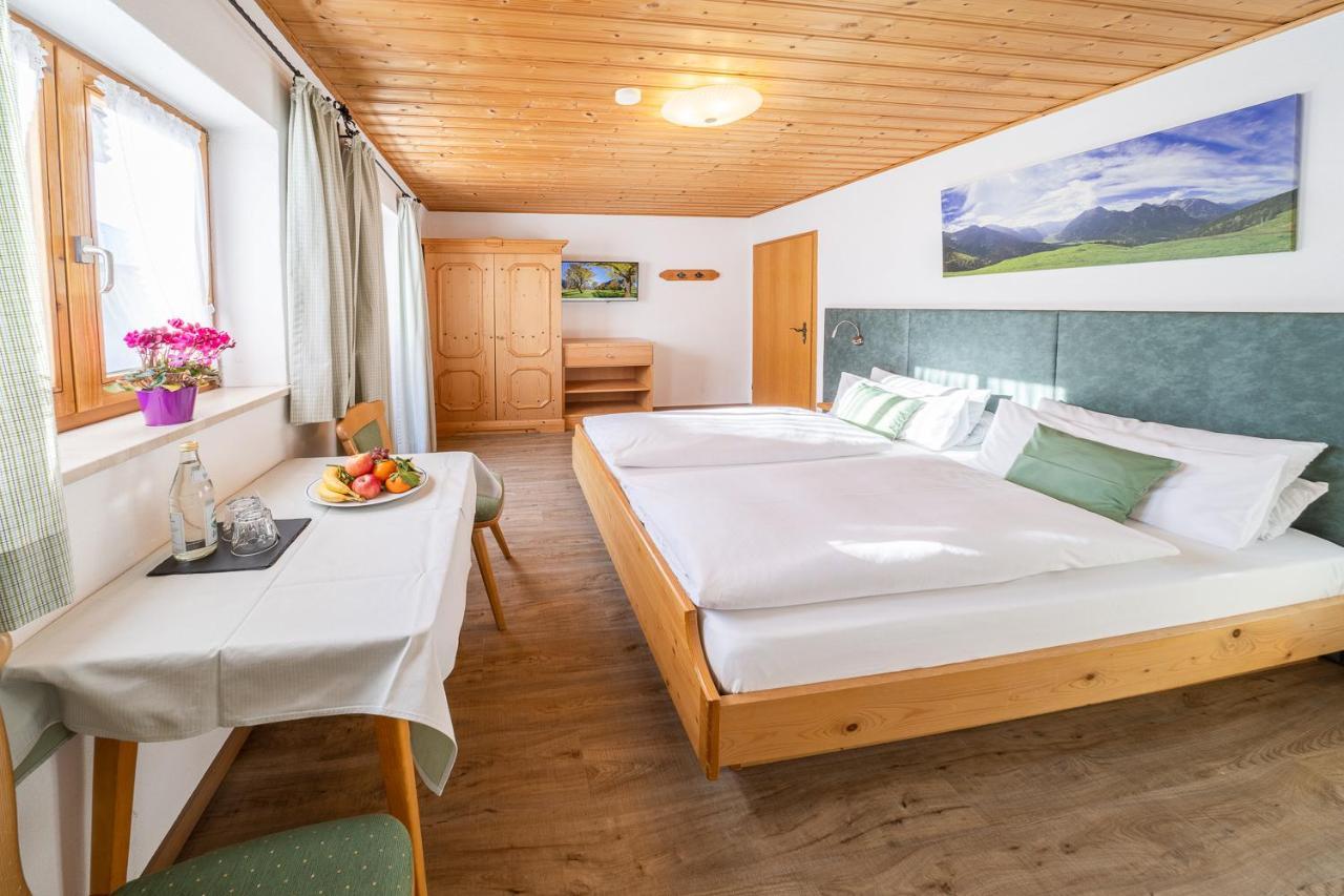 Fruehstueckspension Gaestehaus Zum Weissen Roessl Wallgau Luaran gambar