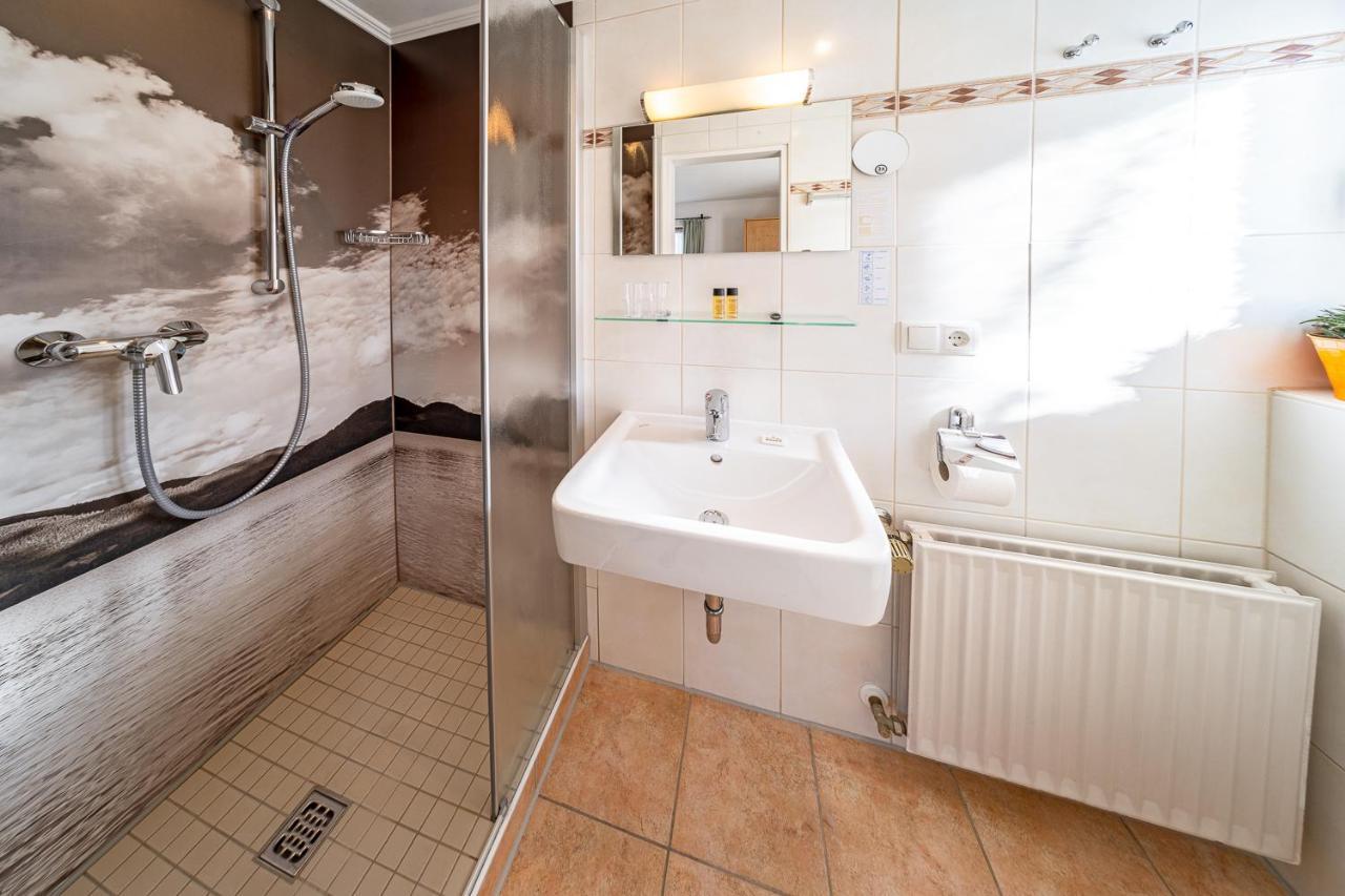 Fruehstueckspension Gaestehaus Zum Weissen Roessl Wallgau Luaran gambar