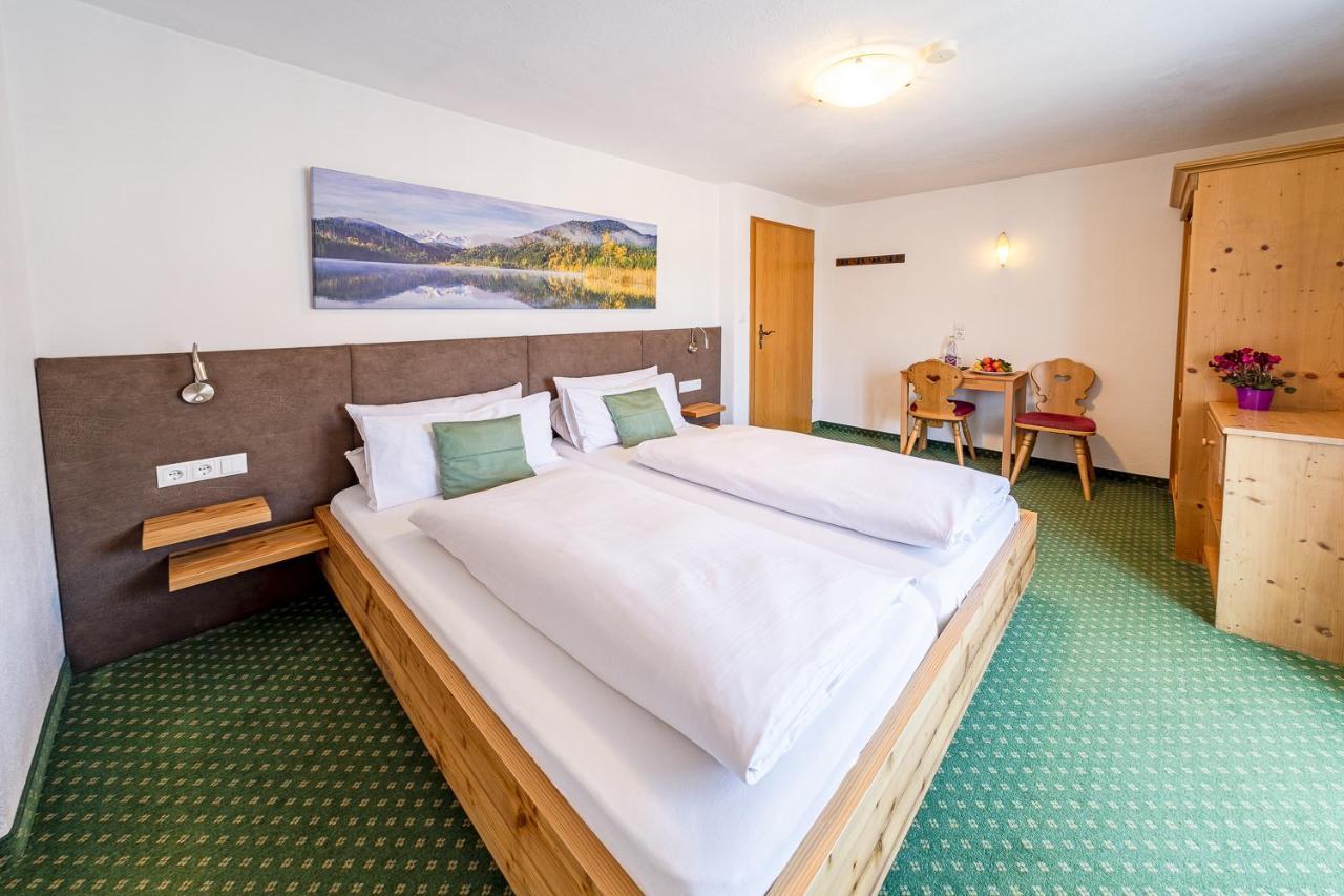 Fruehstueckspension Gaestehaus Zum Weissen Roessl Wallgau Luaran gambar