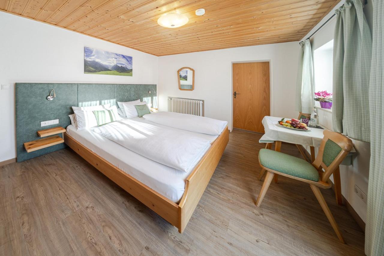 Fruehstueckspension Gaestehaus Zum Weissen Roessl Wallgau Luaran gambar
