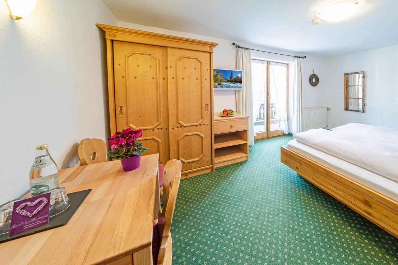 Fruehstueckspension Gaestehaus Zum Weissen Roessl Wallgau Luaran gambar