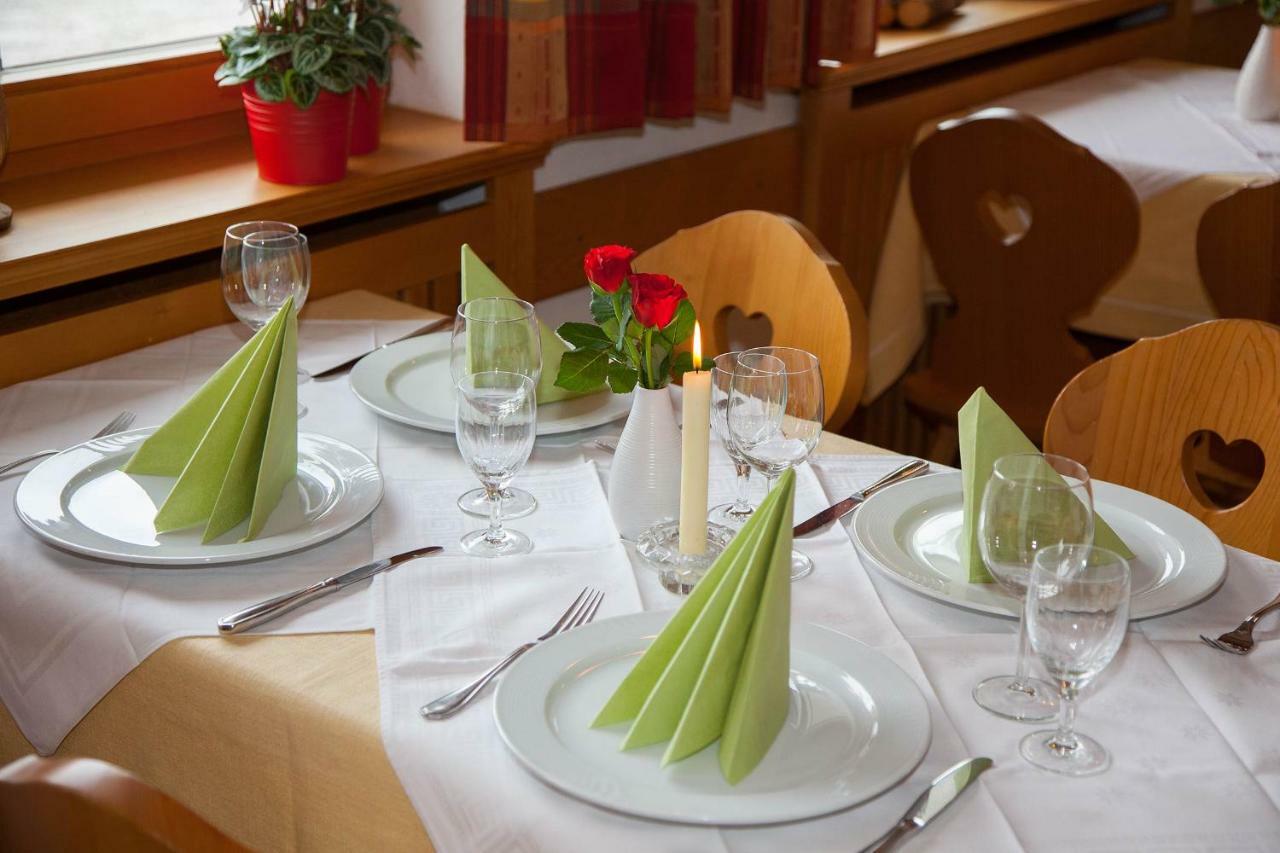 Fruehstueckspension Gaestehaus Zum Weissen Roessl Wallgau Luaran gambar