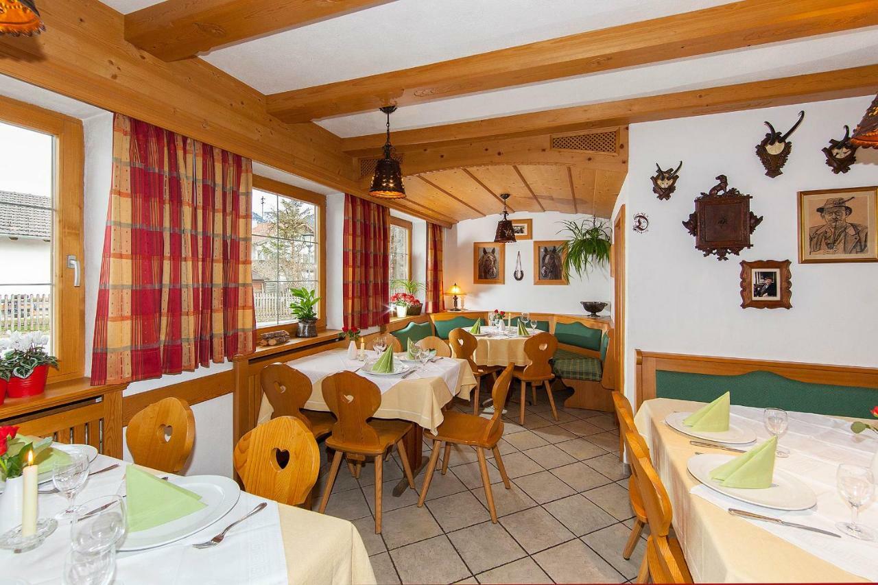 Fruehstueckspension Gaestehaus Zum Weissen Roessl Wallgau Luaran gambar